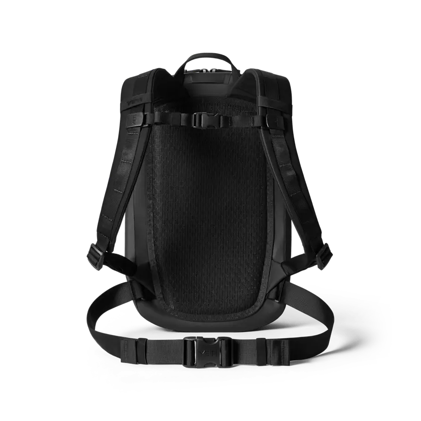 site_studio_bags_Cayo_15_Black_Back_040_Primary_B_2400x2400.webp