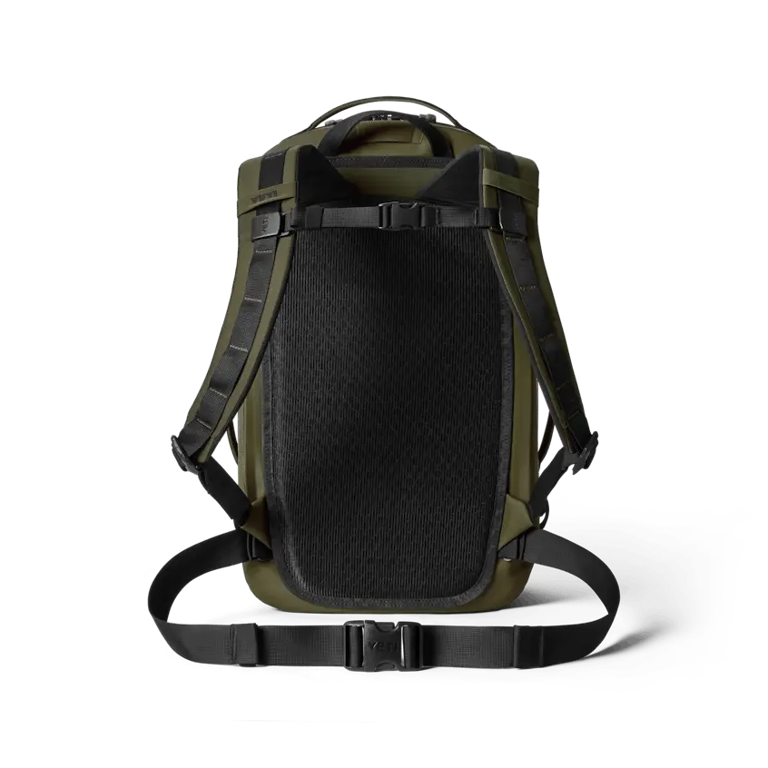 site_studio_bags_Cayo_35_Olive_Back_230_Primary_B_2400x2400.webp