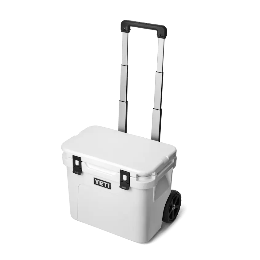 ROADIE 32 WHEELED COOLER (White)
